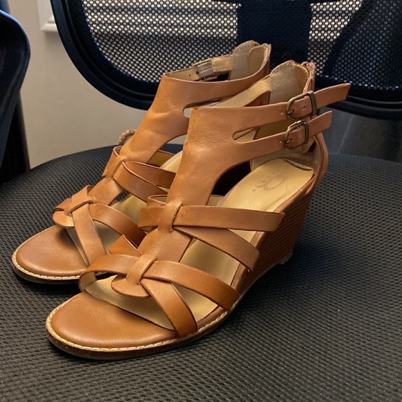 Quad Comfort Brown Strap Wedge - Picture 3 of 4